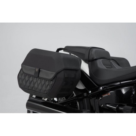 ZESTAW SAKW I STELAŻY LEGEND GEAR SW-MOTECH HARLEY-DAVIDSON SOFTAIL BREAKOUT (17-), BLACK